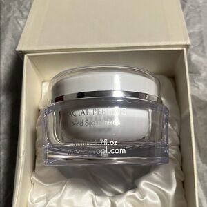 Vivo Facial Peeling Cream - White